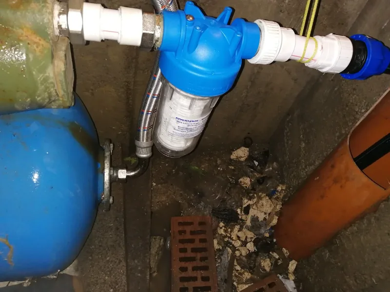 Filtru de apă montat pe racord